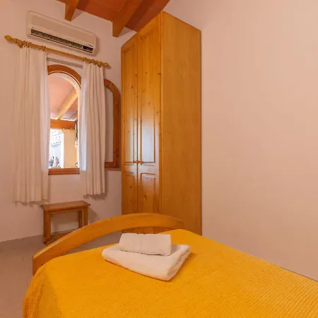 Holiday home Holiday Home Ca Na Guerrera By Interhome